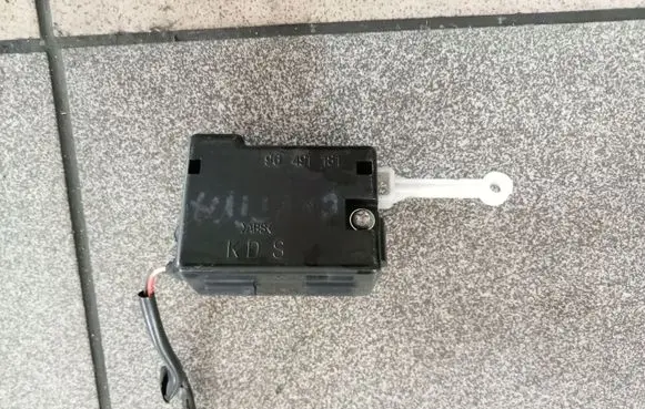 Chevrolet Captiva Central locking motor 96491181