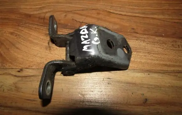 Mazda 3 I Rear door lower hinge