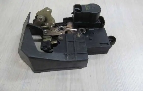 Alfa Romeo 156 Front door lock 18110241 18728