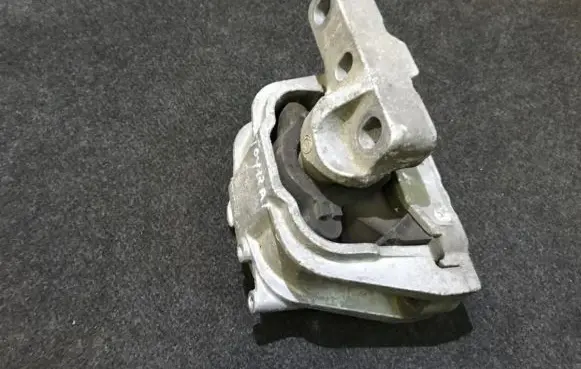 Volkswagen Touran I Engine mount bracket 1k0199262as