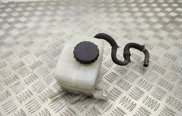 Lexus RX 330 - 350 - 400H Brake fluid reservoir 13231140500