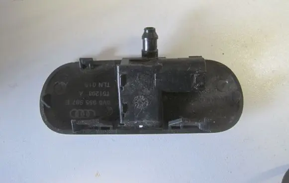 Audi A3 S3 8V Windshield washer spray nozzle 8V5955987E