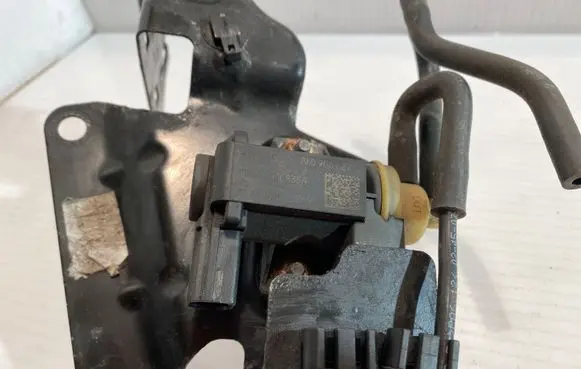 Audi A4 S4 B8 8K Turbo solenoid valve 8K0906627 4010835A 036131133D