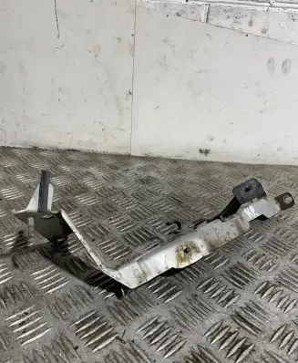 Audi A4 S4 B8 8K Fender mounting bracket 8K0821135C