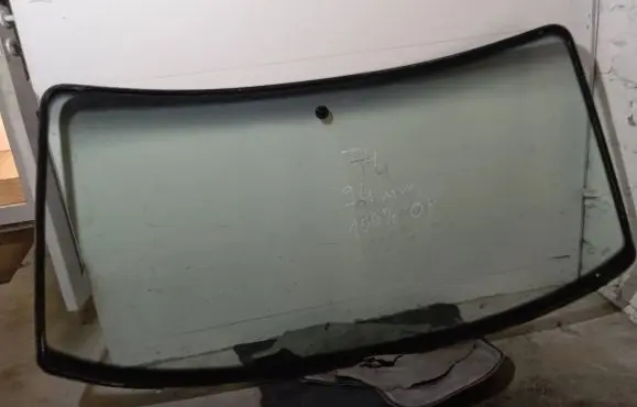 Volkswagen Transporter - Caravelle T4 Front windscreen/windshield window 