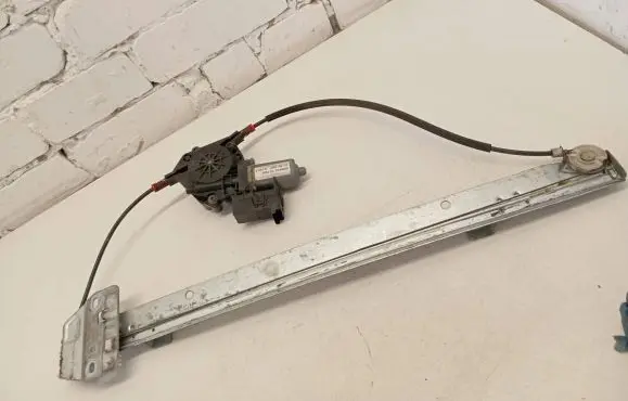 Iveco Daily 35.8 - 9 Front door window regulator with motor A3800181 104647