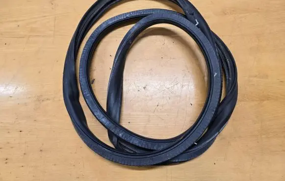 Volkswagen Caddy Sliding door rubber seal 2K08431923
