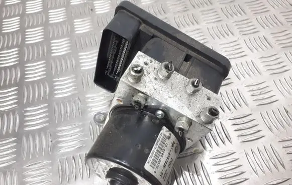 BMW 1 E81 E87 ABS Pump 6787837 6787836