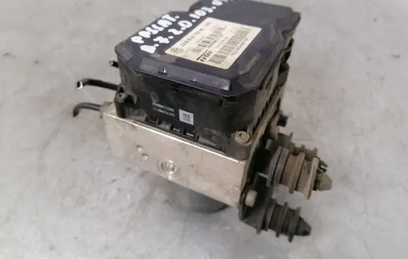 Volkswagen PASSAT B7 ABS Pump 3AA614109M