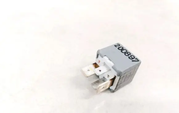 Volkswagen PASSAT B5.5 Other relay 8D0951253 370