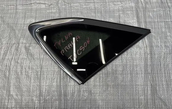 Hyundai Tucson TL Rear side window