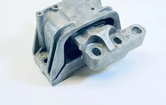Volkswagen Touran I Engine mount bracket 1K0199262BA