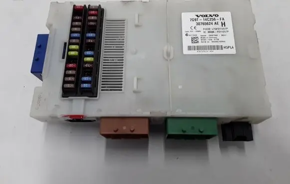 Volvo XC70 Fuse module 30765624AE