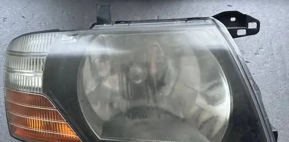 Mitsubishi Pajero Headlight/headlamp MR548034