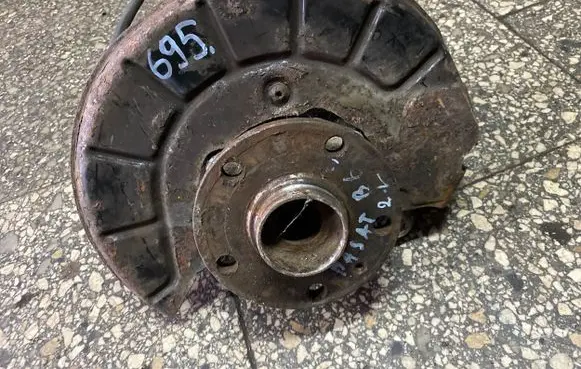 Volkswagen PASSAT B6 Front wheel hub