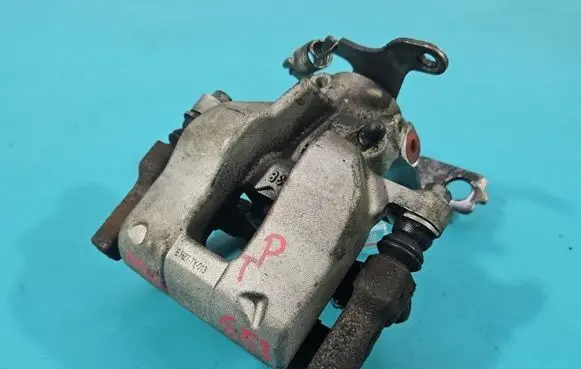 Toyota Avensis T270 Rear brake caliper IMPRK1574853