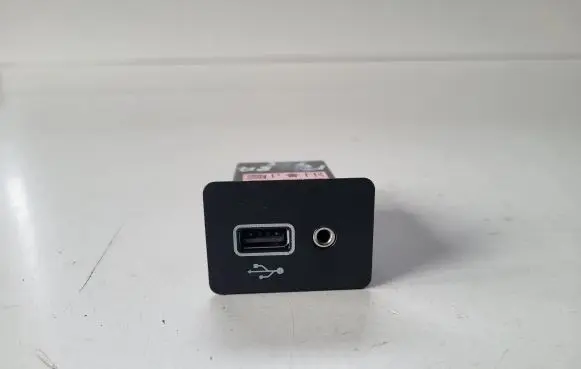 Nissan Micra K14 USB socket connector 890510927B