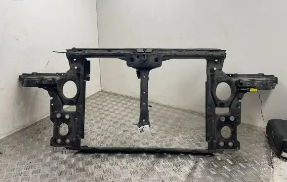 Volkswagen Touareg I Radiator support slam panel