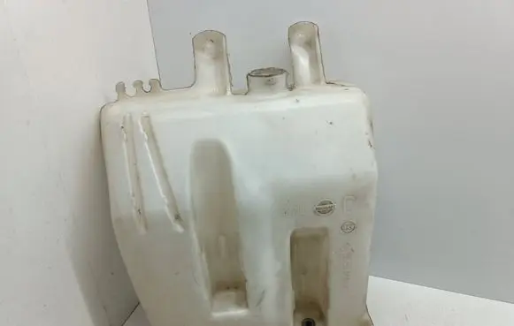 Nissan Note (E11) Lamp washer fluid tank 