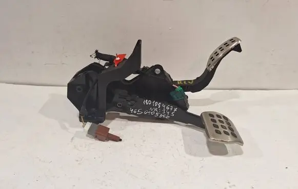 Renault Captur II Accelerator throttle pedal 180108467R
