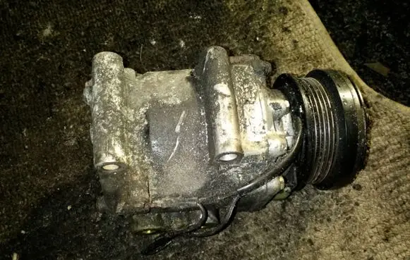 Ford Focus Air conditioning (A/C) compressor (pump) RFXS4H19D647AB