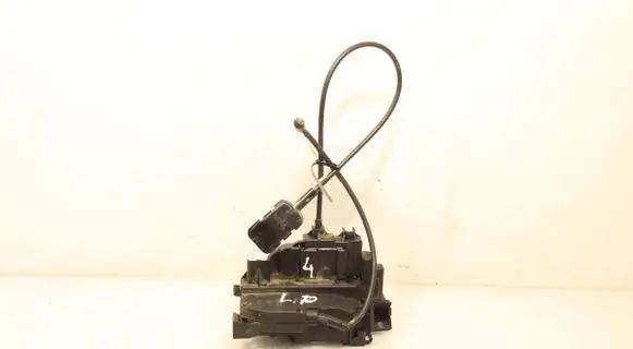 Renault Clio III Front door lock 1008H