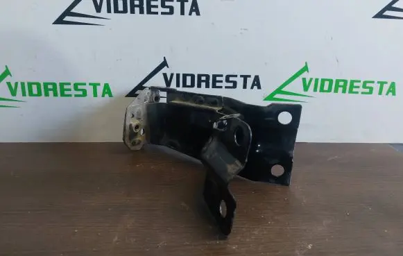 Volvo XC70 Radiator mount bracket