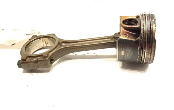 Nissan Qashqai Piston with connecting rod HRA2