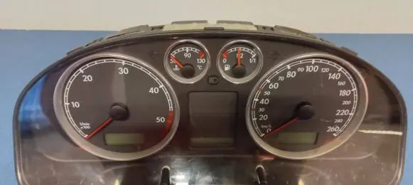 Volkswagen PASSAT B5.5 Speedometer (instrument cluster) 110080197