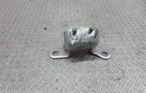 Toyota Avensis Verso Front door lower hinge 