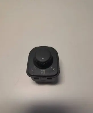Wing mirror switch