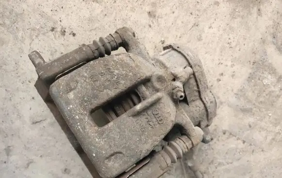 Audi A5 8T 8F Rear brake caliper 3343