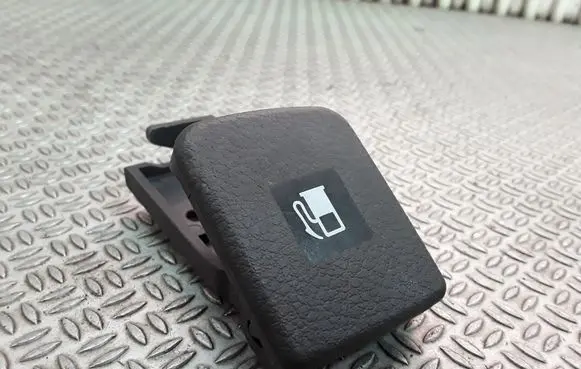 SsangYong Kyron Fuel cap release pull handle 71140090002