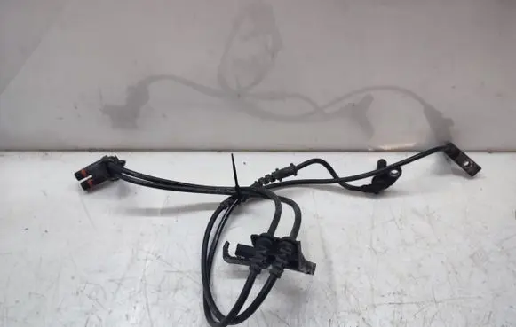 Mercedes-Benz CLS C218 X218 ABS brake wheel speed sensor A2125401605