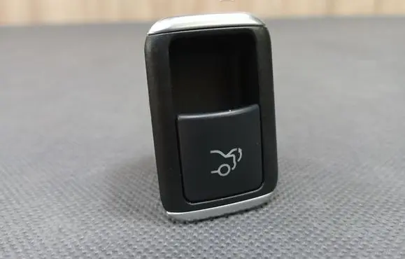 Mercedes-Benz E A207 Tailgate/boot open switch button 2079057901 A2079057901