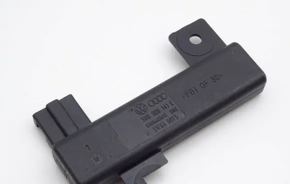 Audi A8 S8 D3 4E Aerial antenna amplifier 3D0909141E