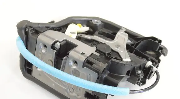 Volkswagen Jetta VI Coupe door lock (next to the handle) 7362781