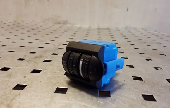 Volkswagen Touareg I Headlight level height control switch 7L6941333F