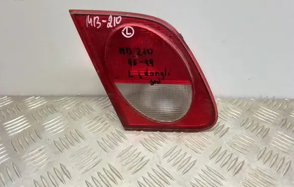 Tailgate rear/tail lights