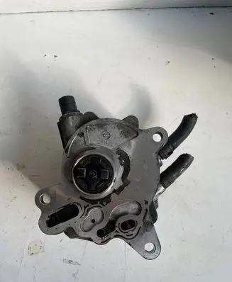 Volkswagen Jetta V Vacuum pump 03G145209