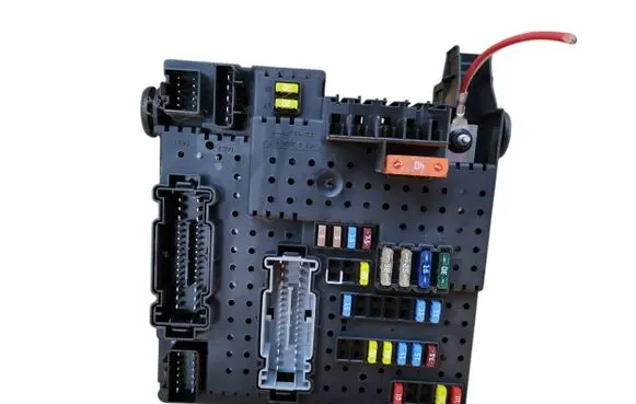 Volvo XC90 Fuse module 30728512 28017881 05W473