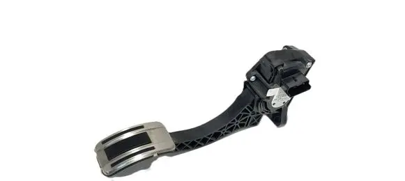 Accelerator throttle pedal
