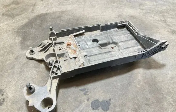 Volkswagen Golf VII Battery tray 5Q0915331K