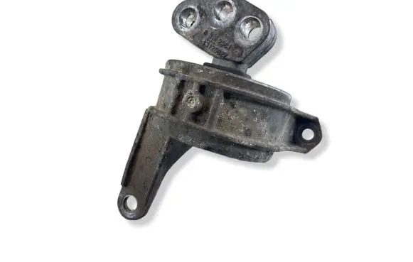 Opel Astra H Engine mount bracket 13125627