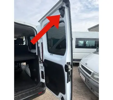 Opel Vivaro Loading door lock 