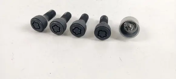 BMW iX Anti-theft wheel nuts and lock 