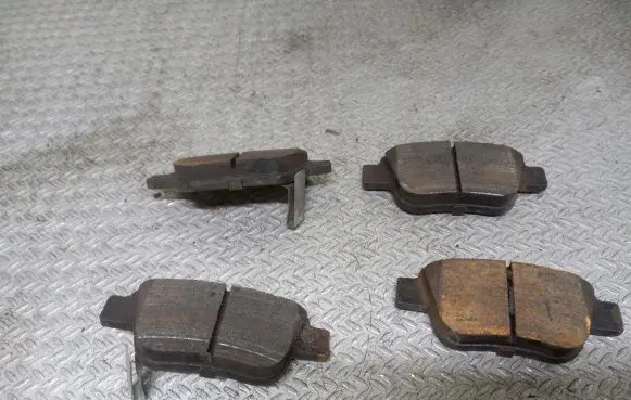 Toyota Avensis T250 Brake pads (rear) 