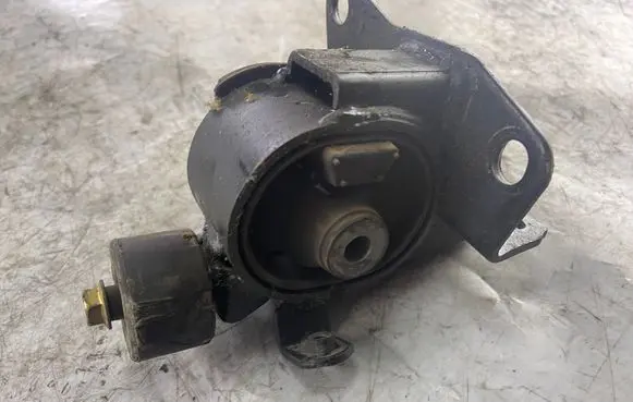 Toyota Corolla E120 E130 Engine mount bracket