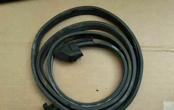 Volkswagen Golf I Rubber seal front coupe door 155837912E REF: 4
