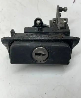 Volkswagen Golf III Tailgate exterior lock 1H6827571